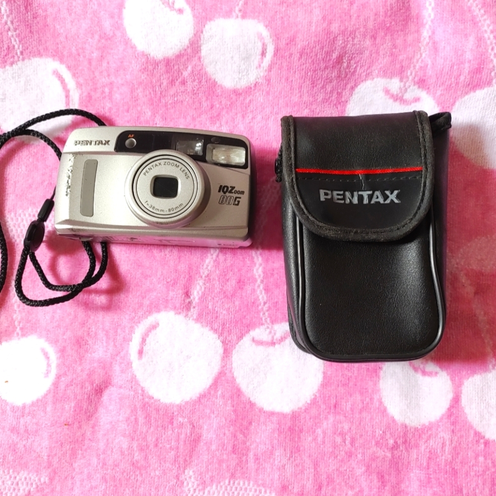 Pentax IQZoom 80G Point & Shoot 35mm Film Camera With 38-80mm Zoom Lens and case